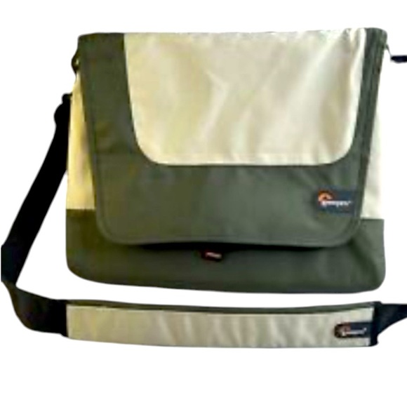Lowepro Slim Factor L Notebook Sleeve - fits 17" Laptops - Parsley/Green Tea - Picture 5 of 9